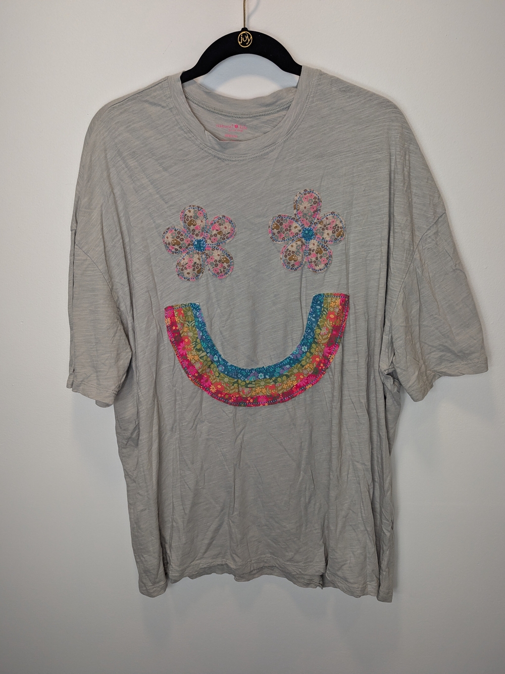 NATURAL LIFE Gray Tee Shirt Floral Smiley Face Rainbow Appliqué One Size Boho